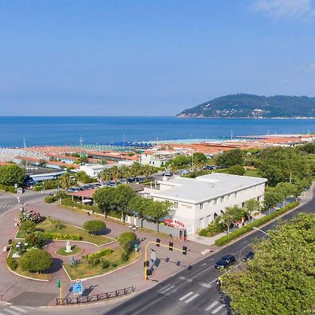 Hotel Tenda Rossa 마리나 디 카라라 외부 사진