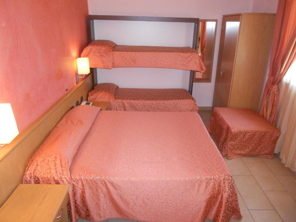 Hotel Tenda Rossa 마리나 디 카라라 객실 사진